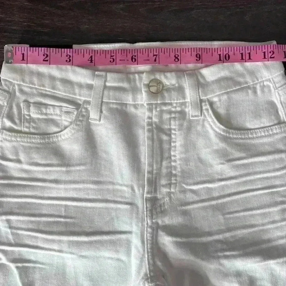 Jen7 Sculpting Bermuda Jean Shorts in White with Gold Buckle. Size 0. NWT! - Picture 15 of 16